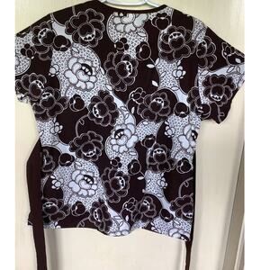 Los Angeles Rose Women Scrub Top Size S is like new
